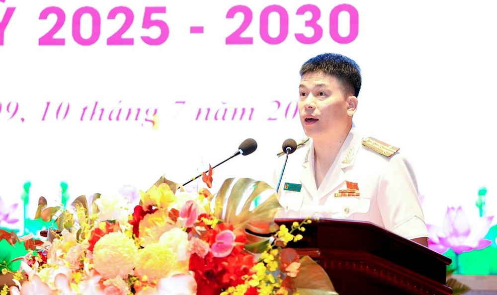 Đại tá Trần Hồng Quang, Phó Giám đốc Công an tỉnh Nghệ An trình bày báo cáo kiểm điểm của Ban Chấp hành Đảng bộ Công an tỉnh Nghệ An, nhiệm kỳ 2020-2025. images2028114-9e6aee16b10907575e1821-1494.jpg