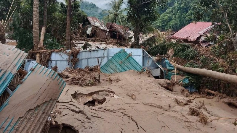 Xã Mỹ Lý có khoảng 150 nhà bị lũ cuốn trôi, hơn 200 nhà bị ngập, cầu treo Yên Hòa trôi hoàn toàn. 524076470-3937073553104048-6542823494424946429-n-7088.jpg