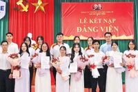 Nhiều sinh viên đã được kết nạp Đảng, hiện đang sinh hoạt tại Chi bộ Sinh viên của Trường đại học Kinh tế.