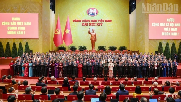 Ban Chấp hành Trung ương khóa XIV ra mắt Đại hội. (Ảnh: nhandan.vn)