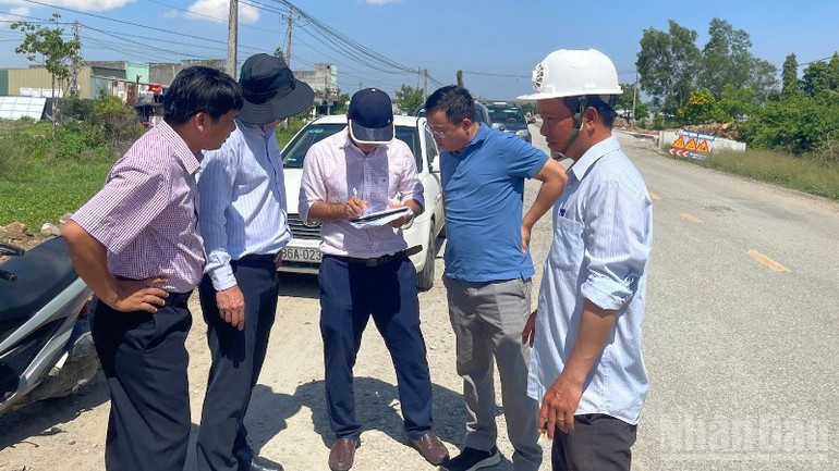 Đoàn đi khảo sát ngày 31/7. ndo_br_img-1596-1499.jpg