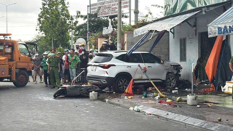 Hiện trường vụ tai nạn. faeb5ab8052fb171e83e-6069.jpg