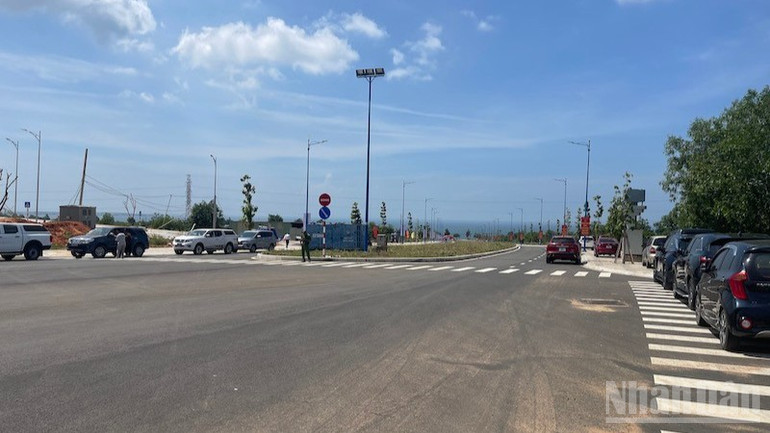 Đường vào sân bay Phan Thiết. ndo_br_img-2546-9103.jpg