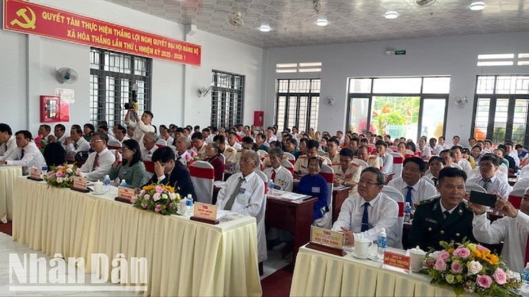 Đại biểu tham dự hội nghị. img-0755-354.jpg