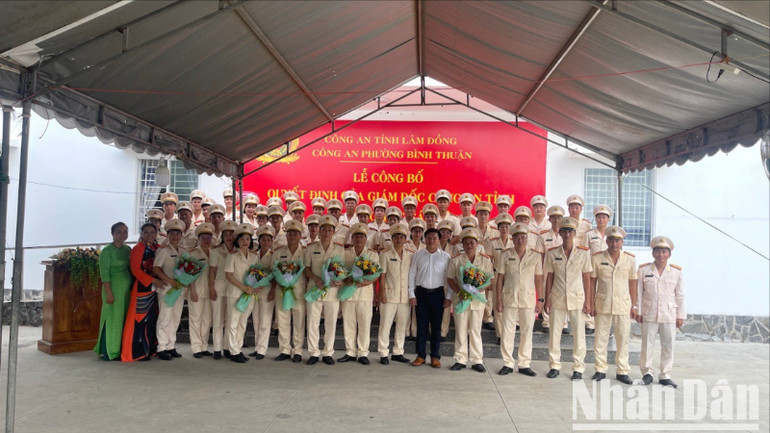 Công an phường Bình Thuận ra mắt. img-0211-3080.jpg