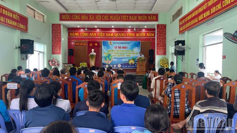 Quang cảnh buổi lễ ra mắt. ndo_br_img-4525-9057.jpg