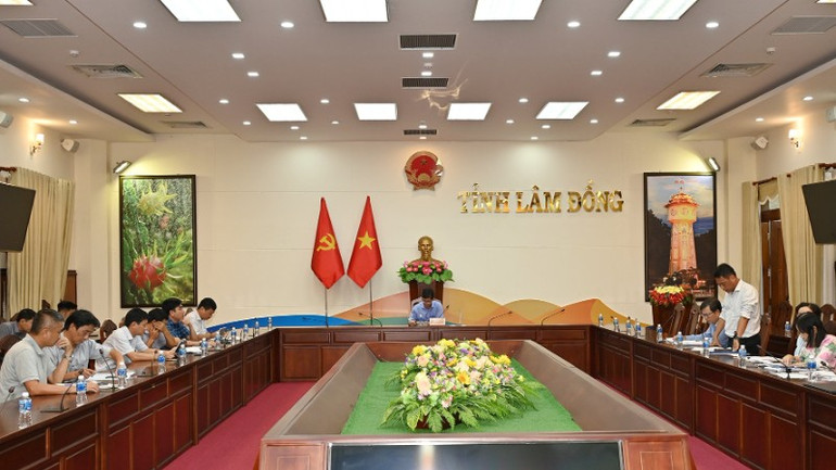 Phó Chủ tịch Ủy ban nhân dân tỉnh Nguyễn Hồng Hải họp đẩy nhanh các dự án. dsc-2398-anh-dinh-hoa-1-1-8279.jpg