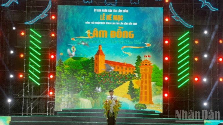 Ông Đinh Văn Tuấn, Phó Chủ tịch Ủy ban nhân dân tỉnh phát biểu. ndo_br_7298fdd4-91d0-49c2-8c8d-4d28bbb3f573-4066.jpg