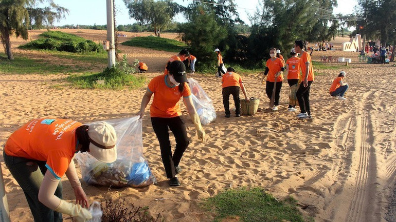 Ngày hội dọn rác “Clean Up Day Mui Ne” tại phường Mũi Né. 444ae9e4055d8c03d54c-1045.jpg
