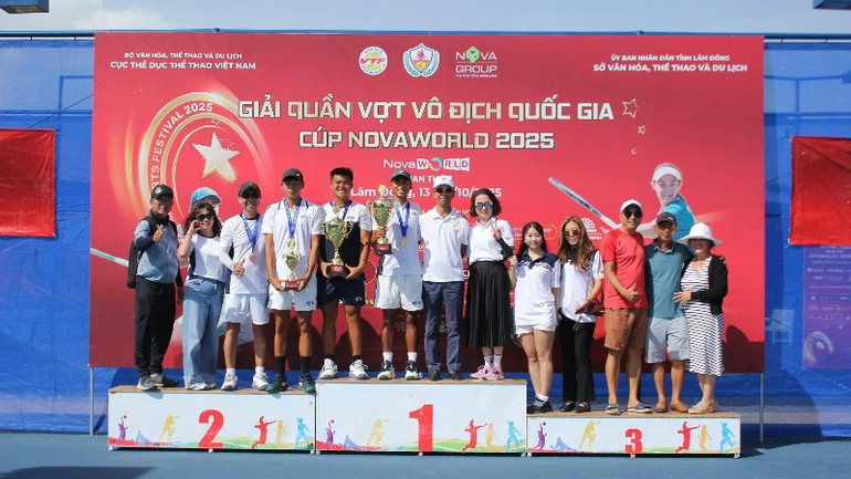 Trao giải cho các vận động viên. 8da8663f-7821-4a27-a7b4-cf3146c7d154-5940.jpg