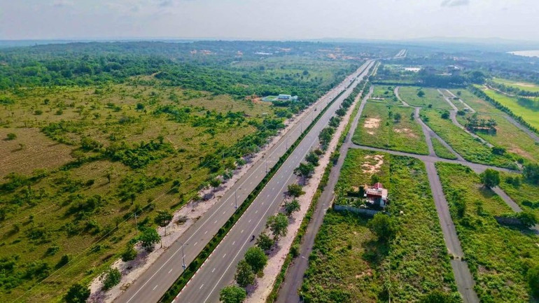 Khu đất nằm trên đường Võ Nguyên Giáp. duong-ven-bien-8771.jpg