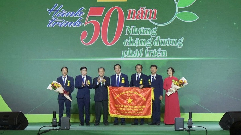 Bộ Nông nghiệp và Môi trường khen tặng Công ty cổ phần Phân bón Bình Điền 50 năm xây dựng và phát triển “Chung sức xây dựng nông thôn mới” nhân Kỷ niệm Bình Điền tròn 50 năm tuổi (1973-2023). hinh-1-8714.jpg