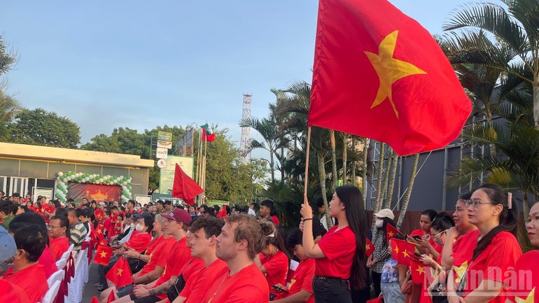 Nhiều du khách nước ngoài tham dự sự kiện. ndo_br_19549036c00748591116-3505.jpg