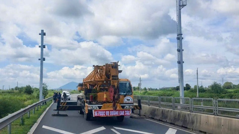 Đơn vị thi công lắp giá long môn. 995d2e4d2b14a14af805-1028.jpg