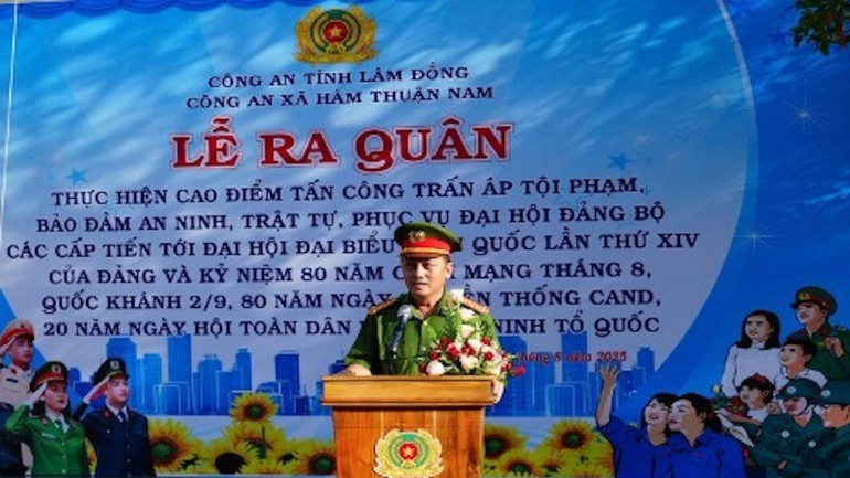 Đồng chí Thượng tá Nguyễn Văn Tới phát lệnh ra quân cao điểm. picture1-6164.jpg