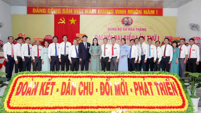 Đảng bộ xã Hòa Thắng ra mắt. lan4033.jpg