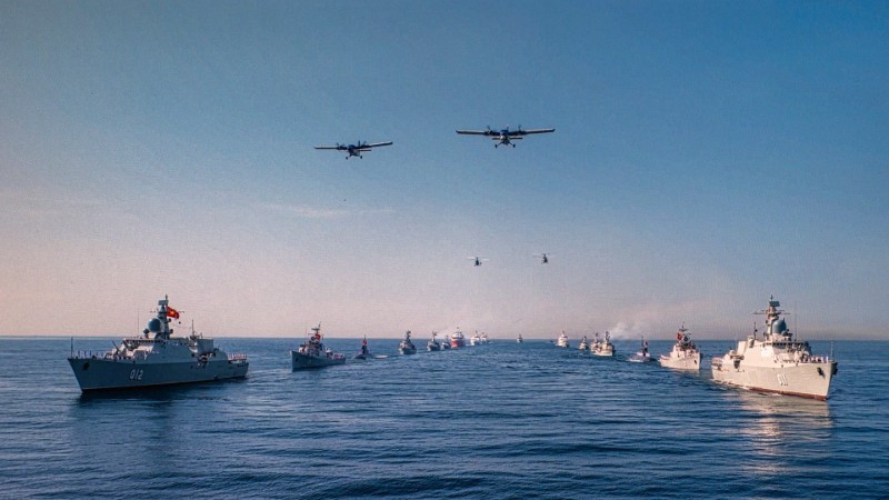 Các biên đội tàu và máy bay tham gia diễu binh.