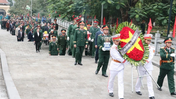 Lễ truy điệu và an táng hài cốt liệt sĩ tại Nghĩa trang Liệt sĩ Vị Xuyên.