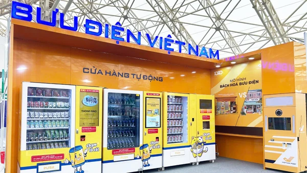 Gian hàng Bách hóa Bưu điện tại Hội chợ Mùa thu 2025.
