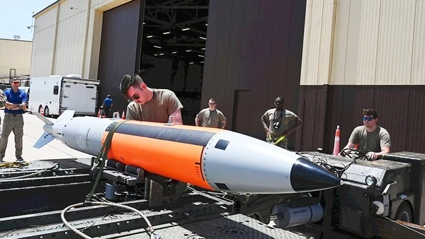 Một tên lửa mang đầu đạn hạt nhân chiến thuật của quân đội Mỹ. (Ảnh: DEFENSE NEWS)