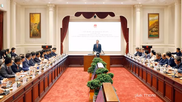 Tổng Bí thư, Chủ tịch nước Tô Lâm chủ trì buổi làm việc với tập thể Ban Thường vụ Đảng ủy Bộ Ngoại giao và các đồng chí trưởng đoàn Cơ quan đại diện Việt Nam ở nước ngoài. (Ảnh: TTXVN)