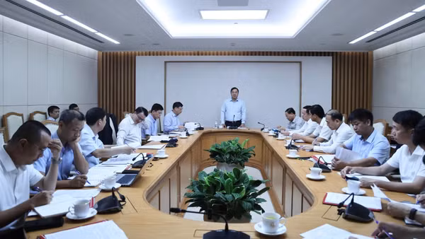 Phó Thủ tướng Thường trực Phạm Gia Túc làm việc về chủ trương đầu tư dự án cao tốc Bảo Hà-Lai Châu. (Ảnh: chinhphu.vn)