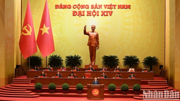 Tổng Bí thư Tô Lâm Báo cáo về các văn kiện trình Đại hội XIV Đảng Cộng sản Việt Nam tại phiên khai mạc Đại hội đại biểu toàn quốc lần thứ XIV Đảng Cộng sản Việt Nam. (Ảnh: TRẦN HẢI)