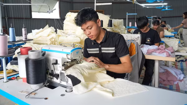 Một cơ sở may mặc tại tỉnh Phú Thọ. (Ảnh: VIỆT PHONG)