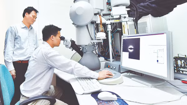 Hoạt động nghiên cứu khoa học tại Đại học Bách khoa Hà Nội. (Ảnh NGUYỄN ĐĂNG)