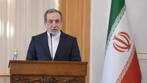 Ngoại trưởng Iran Abbas Araghchi phát biểu tại thủ đô Tehran, Iran. (Ảnh: IRNA/TTXVN)