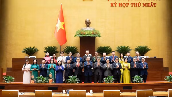 Lãnh đạo Đảng, Nhà nước, Chính phủ, Quốc hội chụp ảnh cùng các đại biểu Quốc hội tỉnh Đồng Nai tại Kỳ họp thứ Nhất, Quốc hội Khóa XVI. (Ảnh: chinhphu.vn)