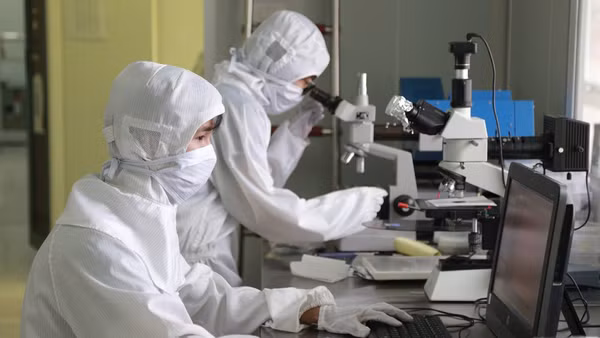 Hệ thống phòng thí nghiệm hiện đại của Trường đại học Khoa học Tự nhiên (Đại học Quốc gia Hà Nội) phục vụ đào tạo và nghiên cứu công nghệ bán dẫn. (Ảnh VNU)