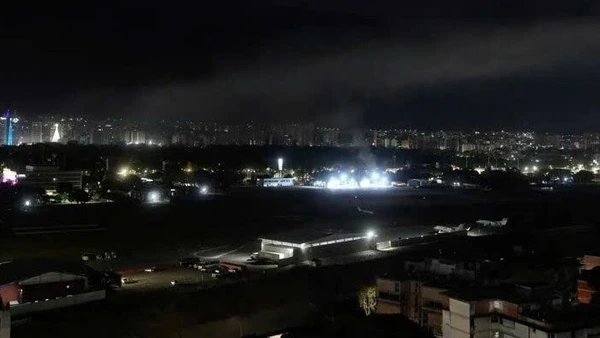Nhiều tiếng nổ lớn đã vang lên ở thủ đô Caracas của Venezuela, đồng thời điện đã bị ngắt tại một căn cứ quân sự lớn. (Ảnh: IRNA/TTXVN)