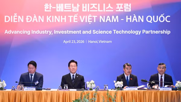 Thủ tướng Chính phủ Lê Minh Hưng và Tổng thống Hàn Quốc Lee Jae Myung cùng dự Toạ đàm bàn tròn về hợp tác kinh tế, thương mại, đầu tư Việt Nam-Hàn Quốc. (Ảnh: TRẦN HẢI)