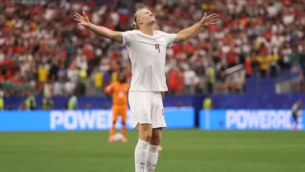 Erling Haaland ghi bàn thắng quyết định để Na Uy thắng 2-1 và vượt qua vòng loại trực tiếp. (Ảnh: FIFA)