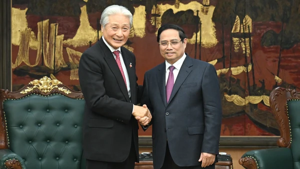 Thủ tướng Phạm Minh Chính và ông Fukuda Tomikazu, Thống đốc tỉnh Tochigi (Nhật Bản).