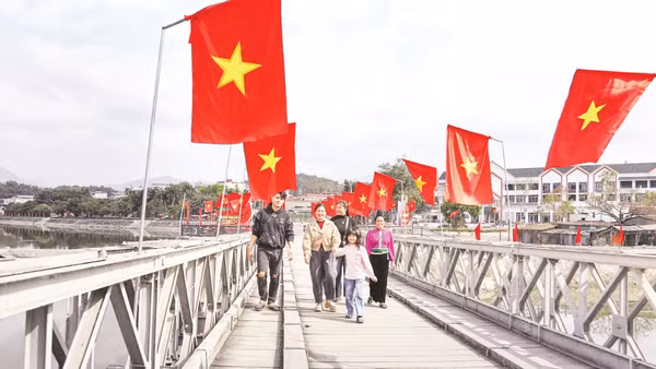 Cầu Mường Thanh là một trong những di tích được Điện Biên đầu tư bảo tồn, thu hút khách tham quan.