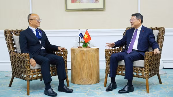 Thủ tướng Lê Minh Hưng gặp Chủ tịch Ngân hàng Phát triển Châu Á Masato Kanda. (Ảnh: TTXVN)