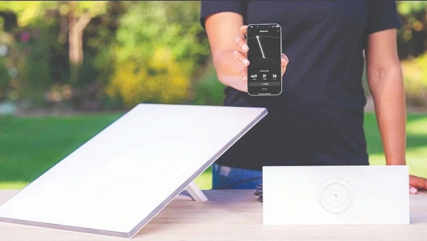 Bộ thiết bị phần cứng thu phát internet vệ tinh.