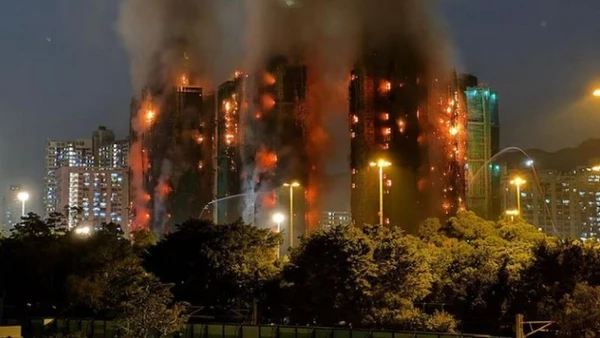 Chung cư có đám cháy thuộc tổ hợp Wang Fuk Court gồm 8 tòa nhà, với gần 2.000 căn hộ. (Ảnh: AFP/Getty Images/TTXVN)