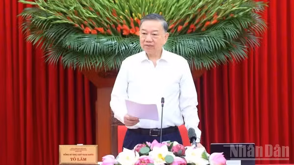 Tổng Bí thư, Chủ tịch nước Tô Lâm phát biểu chỉ đạo tại Phiên họp thứ nhất Ban Chỉ đạo Trung ương về tổng kết thực tiễn và nghiên cứu sửa đổi, bổ sung Điều lệ Đảng. (Ảnh: ĐĂNG KHOA)