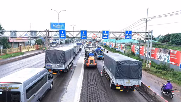 Việc sửa chữa Quốc lộ 51 gây ùn tắc và mất an toàn giao thông.