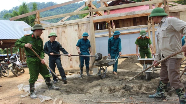 Thanh Hóa Thực Hiện Thắng Lợi Nhiệm Vụ Then Chốt, Trọng Tâm Ra Quân Hỗ Trợ Xóa Nhà Tạm Cho Hộ Nghèo Tại Xã Cao Minh, Tỉnh Thái Nguyên. (Ảnh: Tuấn Sơn)