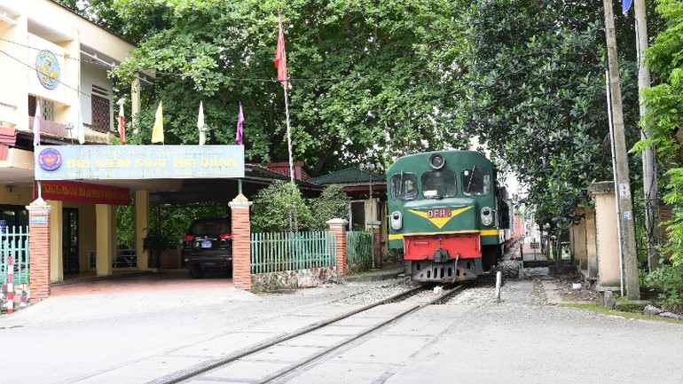 Vận chuyển hàng hóa bằng đường sắt từ ga Lào Cai đến ga Sơn Yêu (Trung Quốc). 1-3033.jpg