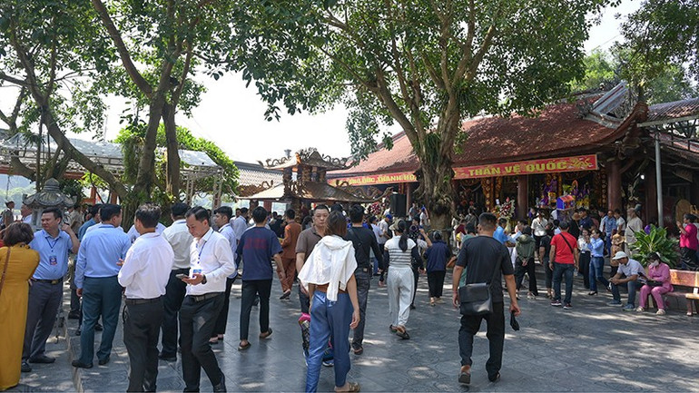 Lễ hội đền Bảo Hà thu hút đông đảo người dân và du khách. hai-4554.jpg