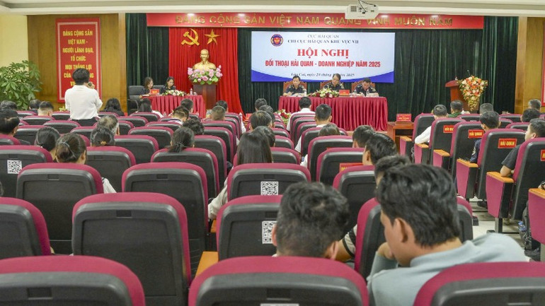 Quang cảnh Hội nghị đối thoại Hải quan-Doanh nghiệp. z7149956061245-b6b0beb6cb254b9fd09db2969e4bc74f-1519.jpg