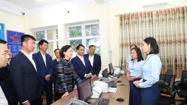 Pham Thi Thanh Tra miniszterelnök-helyettes ellátogatott Muong Khuong kommunába, és ott dolgozott. z7205313369023-5cb3167fc5e2c0d3995894240fc90fdc-5020.jpg