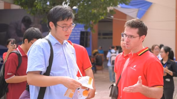 Sinh viên tham gia ngày hội tuyển dụng