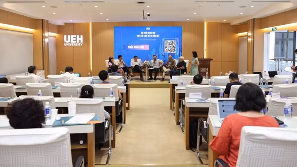 Các chuyên gia, nhà khoa học thảo luận tại hội thảo.