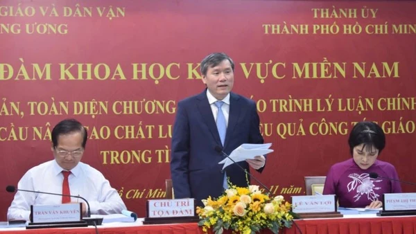 Các đồng chí chủ trì tọa đàm.